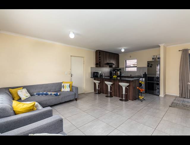 3 BEDROOM FREEHOLD FOR SALE IN PARKLANDS